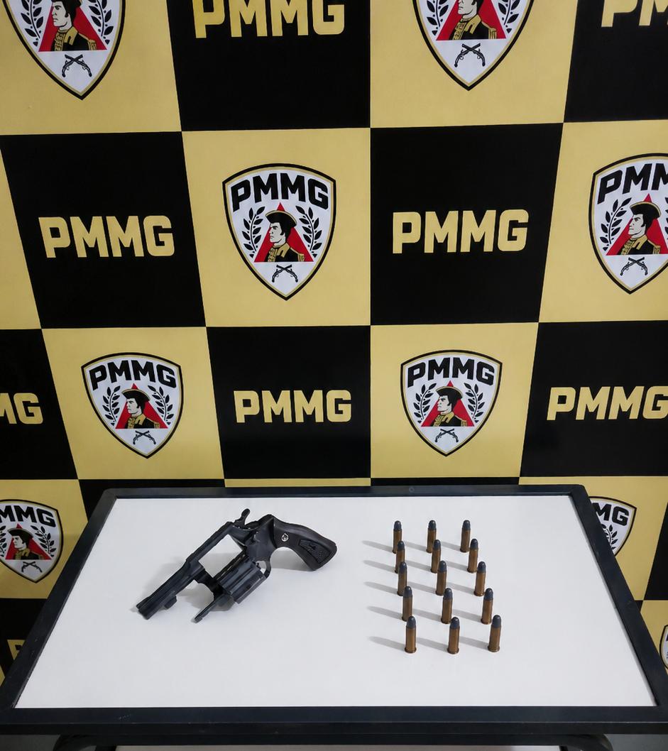 Polícia Militar prende homem por posse irregular de arma de fogo em Teixeiras