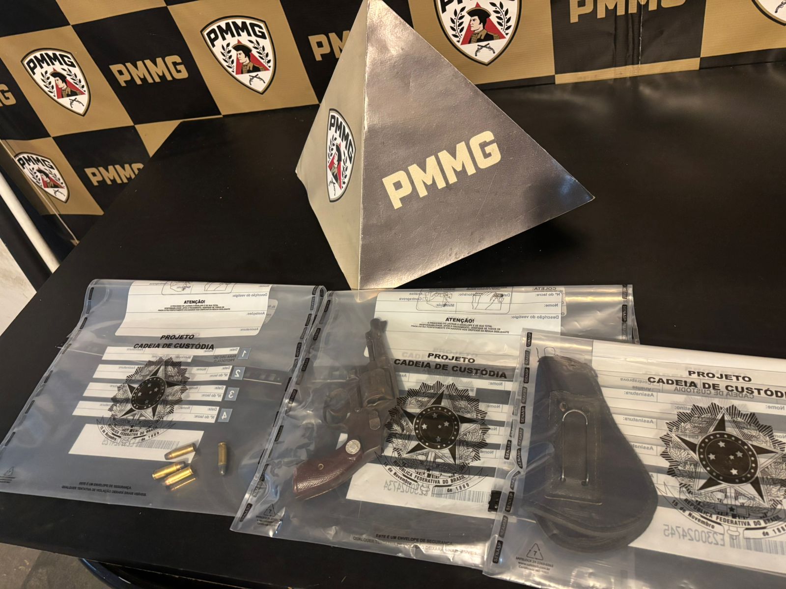 Polícia Militar apreende revólver em estabelecimento comercial no bairro Laranjal, em Viçosa