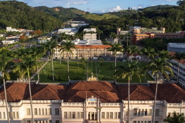 Câmara dos Deputados realiza sessão solene em homenagem aos 100 anos da UFV