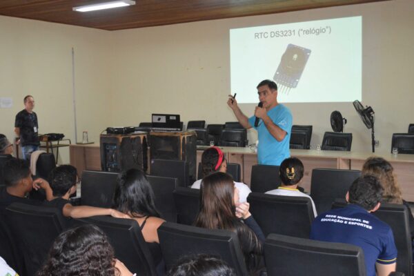 Escola Municipal Ministro Edmundo Lins promove palestra e inicia projeto de estação meteorológica