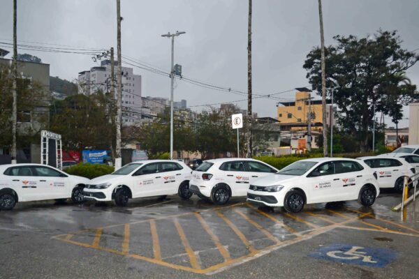 Prefeitura recebe sete veículos para reforçar transporte na área da saúde