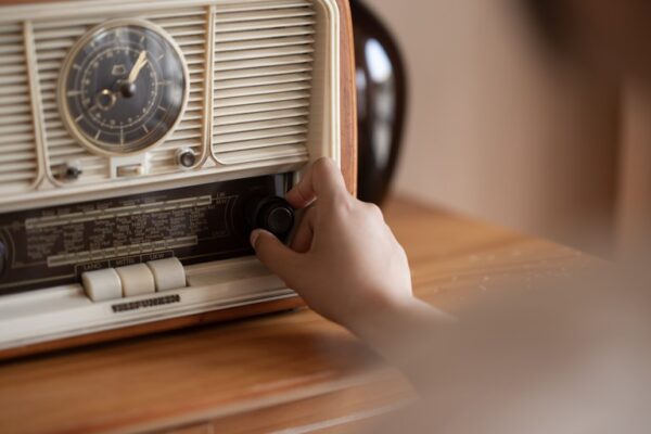 Rádio mantém presença na rotina dos mineiros, aponta pesquisa