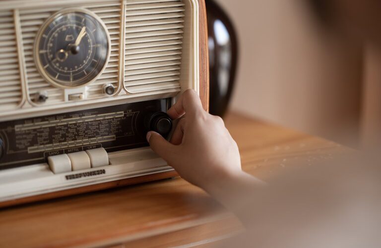 Rádio mantém presença na rotina dos mineiros, aponta pesquisa