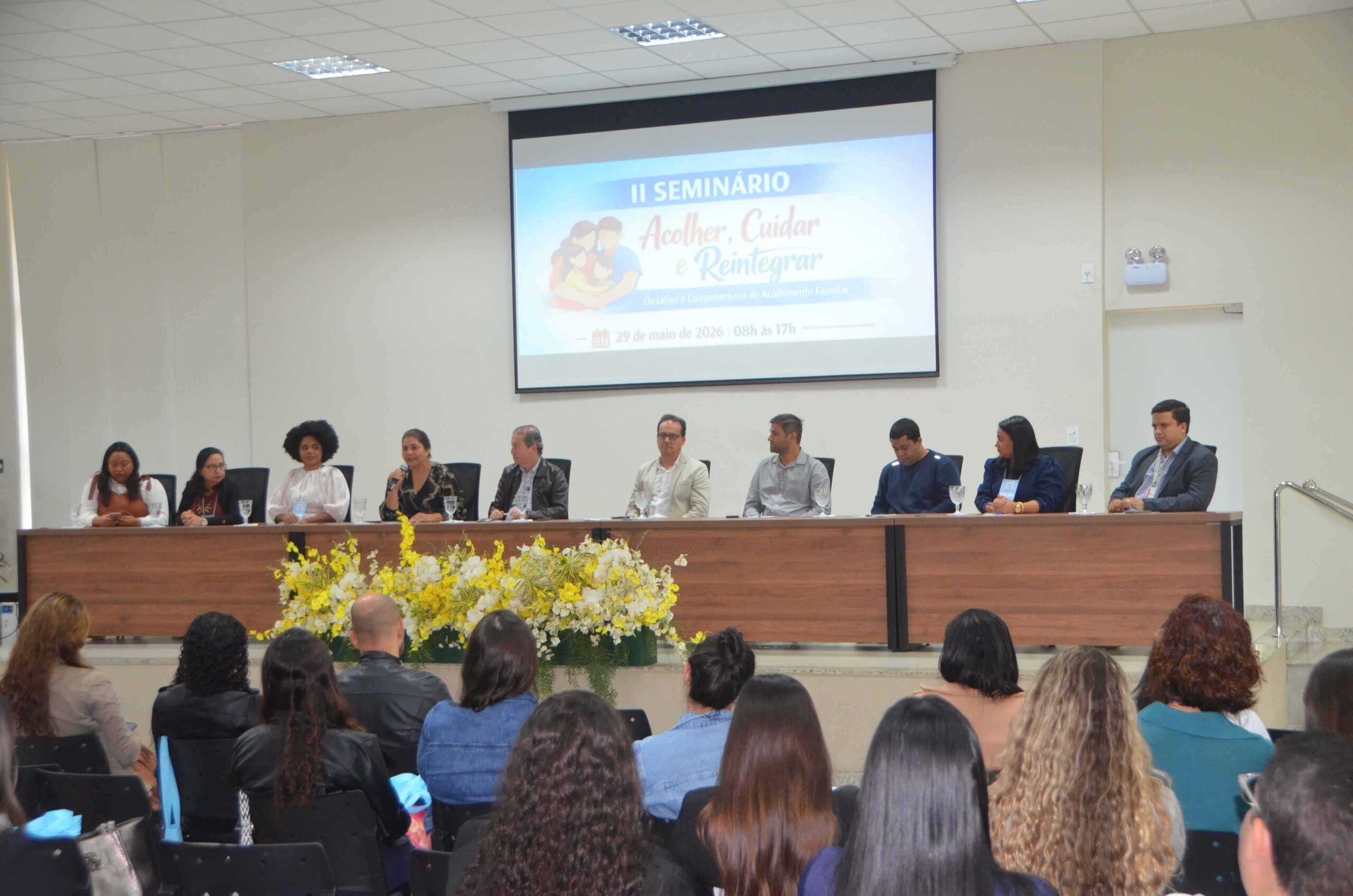 Seminário regional reúne 43 municípios para debater acolhimento familiar em Viçosa