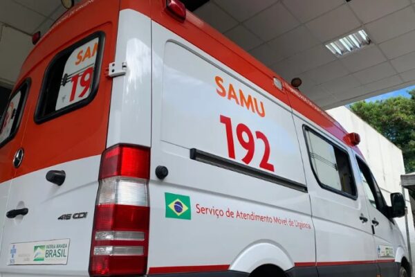 Mulher baleada na cabeça é transferida pelo SAMU entre hospitais em Viçosa