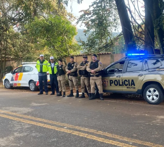 Polícia Militar e DER-MG realizam operação de fiscalização em Viçosa contra transporte irregular de passageiros