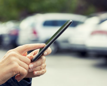 Mulher tem celular roubado durante caminhada com cão no bairro Encosta do Sol, em Ubá