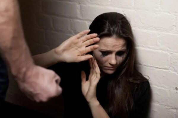Mulher solicita medida protetiva após agressão dentro de residência em Viçosa