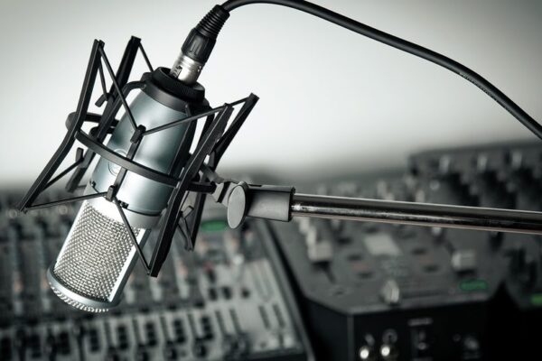 Rádio lidera confiança em publicidade entre mineiros, aponta pesquisa