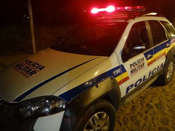 Jovem é preso com pistola carregada e drogas durante operação da PM em Ubá