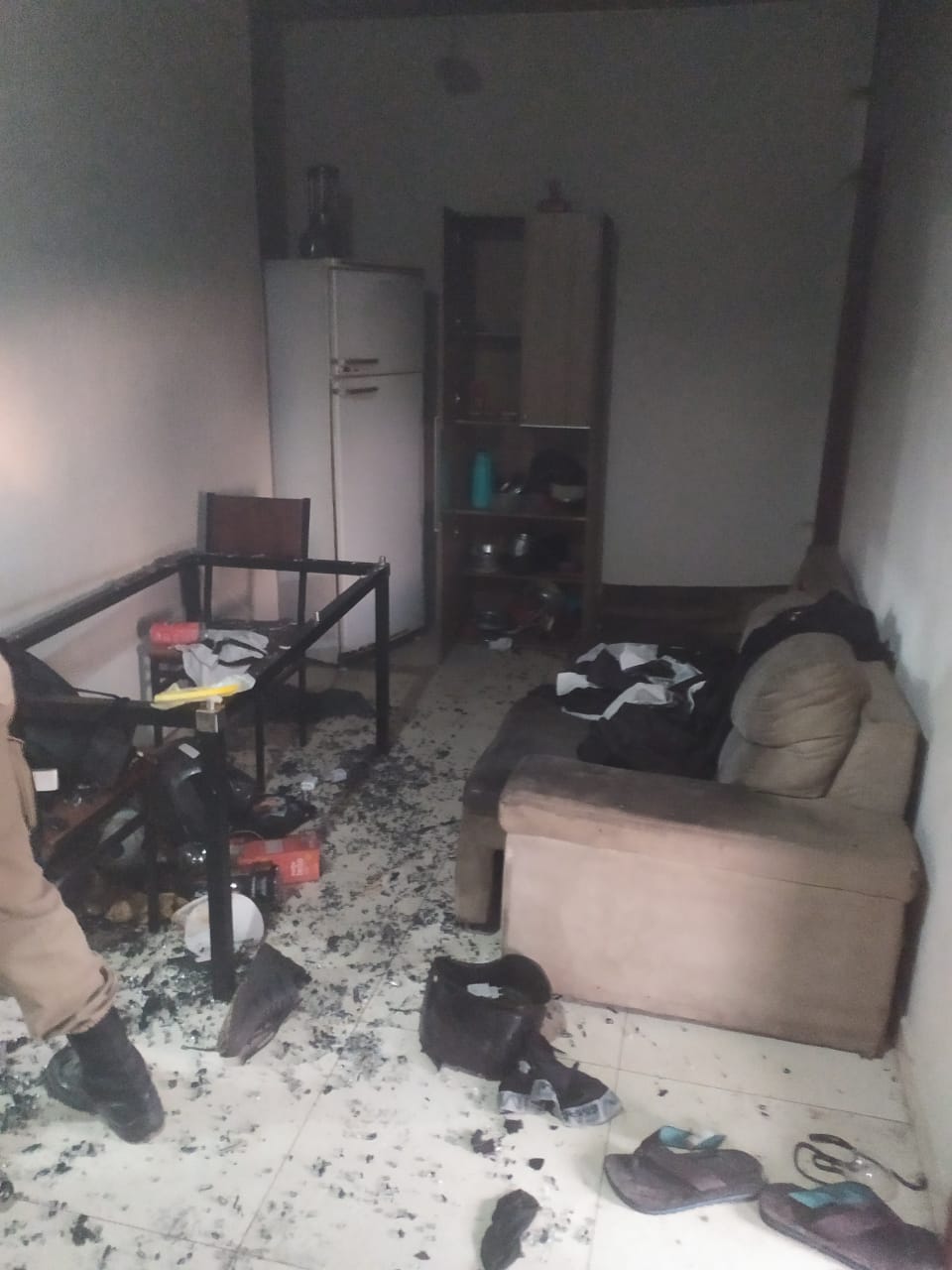Incêndio em residência mobiliza bombeiros durante operação policial em Viçosa