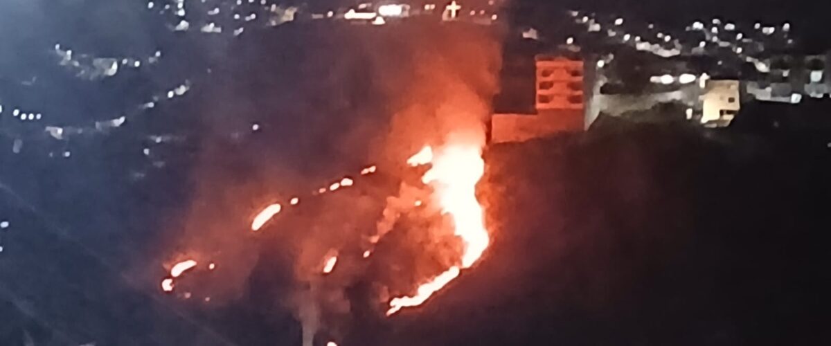 Incêndio em área de pastagem mobiliza bombeiros e preocupa moradores em Visconde do Rio Branco
