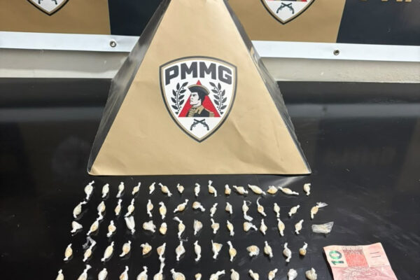 Polícia Militar prende três por tráfico de drogas em Ervália
