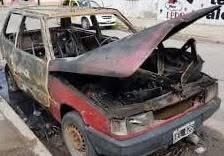 Pane elétrica provoca incêndio em veículo durante a madrugada em Visconde do Rio Branco