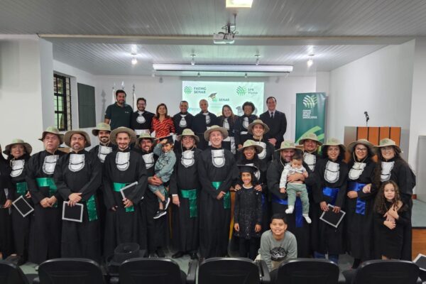 Formatura em Viçosa certifica 34 técnicos do setor agropecuário pela Rede e-Tec Senar