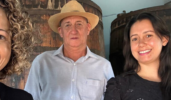 Após mudar de carreira, produtora mantém tradição familiar na produção de cachaça em Igarapé