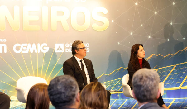 Com apoio do Governo de Minas, Cemig anuncia iniciativa que reduz em até 26% a conta de luz
