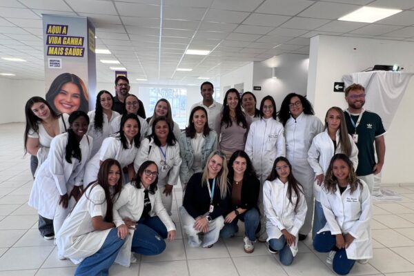 Estudantes da rede estadual e do Trilhas de Futuro visitam Hospital Regional de Sete Lagoas