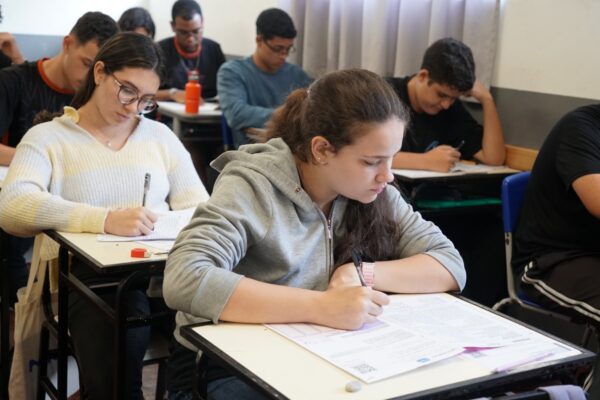 Estudantes mineiros têm até esta sexta-feira (5/6) para se inscrever no Enem 2026