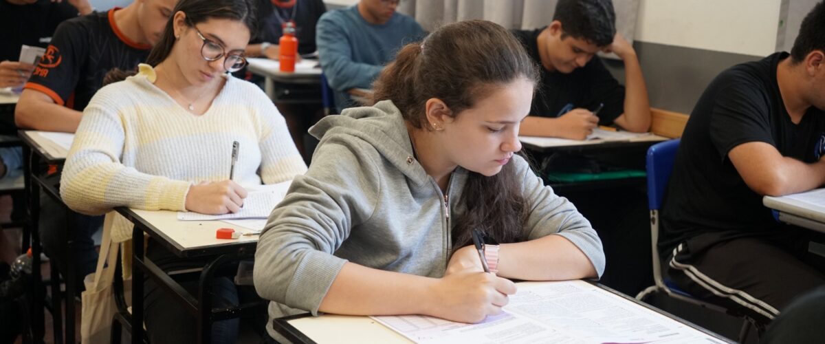 Estudantes mineiros têm até esta sexta-feira (5/6) para se inscrever no Enem 2026