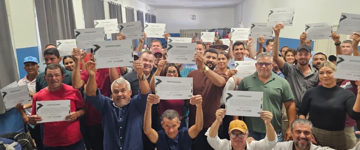 Governo de Minas entrega kits de irrigação a mais de mil produtores do Vale do Jequitinhonha