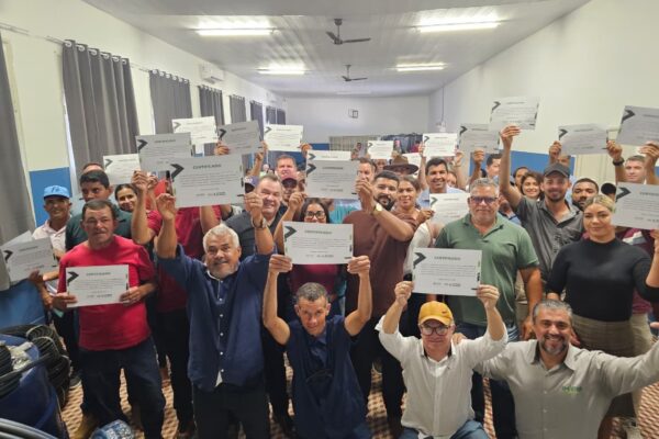 Governo de Minas entrega kits de irrigação a mais de mil produtores do Vale do Jequitinhonha