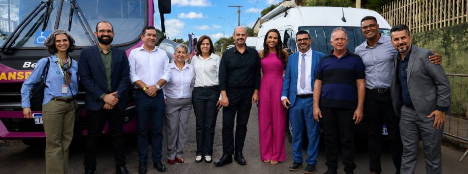 Governo de Minas entrega micro-ônibus e vacimóveis para ampliar acesso à saúde na região de Matozinhos