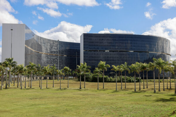Governo de Minas regulamenta carga horária de servidores em dias de jogos do Brasil na Copa do Mundo 2026