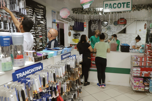 Comércio lidera geração de empregos em Minas, mas mantém média salarial entre as menores
