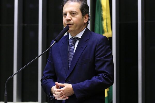 CCJ aprova admissibilidade de PEC que limita IPVA a 1% com relatoria de Rodrigo de Castro