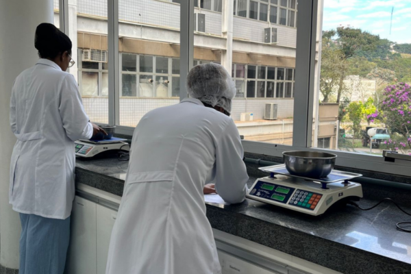 UFV recebe 110 balanças de precisão da Receita Federal para uso em laboratórios
