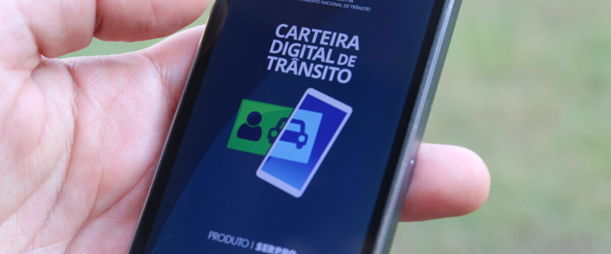 Governo de MG define calendário para exigência do CRLV 2026