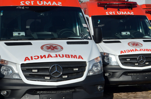 Homem é transferido após capotamento de trator em Araponga