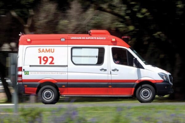 Ciclista fica ferido após colisão com carro no Centro de Pedra do Anta