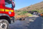 Motociclista fica ferido após colisão e moto pega fogo na zona rural de Muriaé