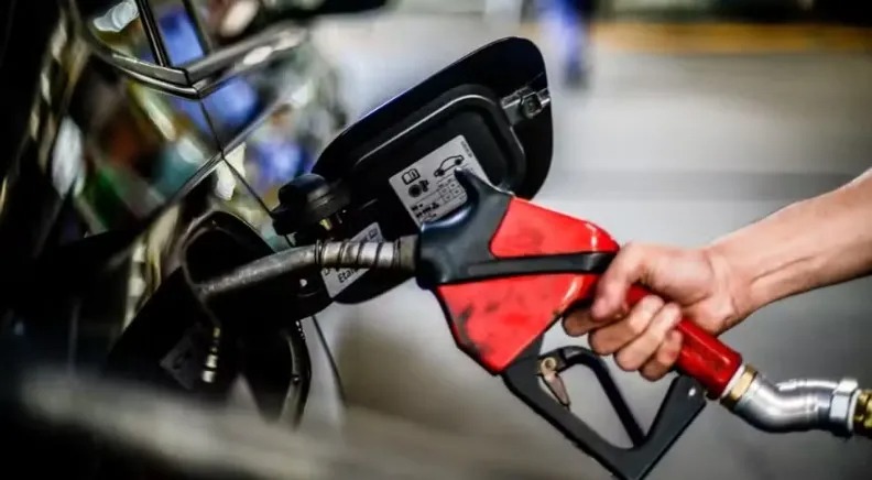 Gasolina com 32% de etanol levanta atenção para veículos mais antigos