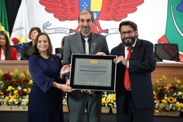 Câmara de Viçosa realiza sessão solene em homenagem aos 100 anos da UFV