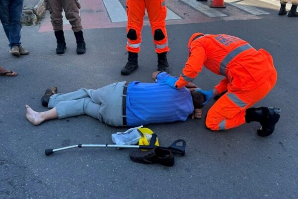 Motociclista é preso após atropelar idoso na faixa de pedestres em Muriaé