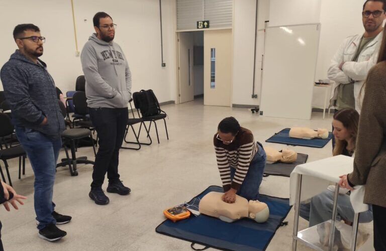 Médicos do Complexo Hospitalar de Viçosa passam por capacitação em parada cardiorrespiratória