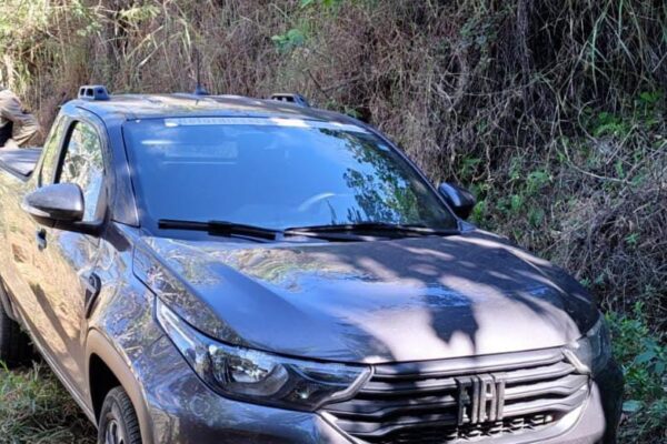 Operação da PM recupera veículo com registro de crime na zona rural entre Guiricema e Ervália
