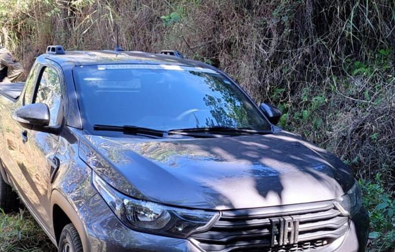 Operação da PM recupera veículo com registro de crime na zona rural entre Guiricema e Ervália