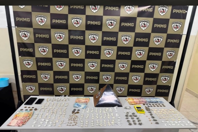 Homem é preso por tráfico de drogas e dois adolescentes são apreendidos em Muriaé