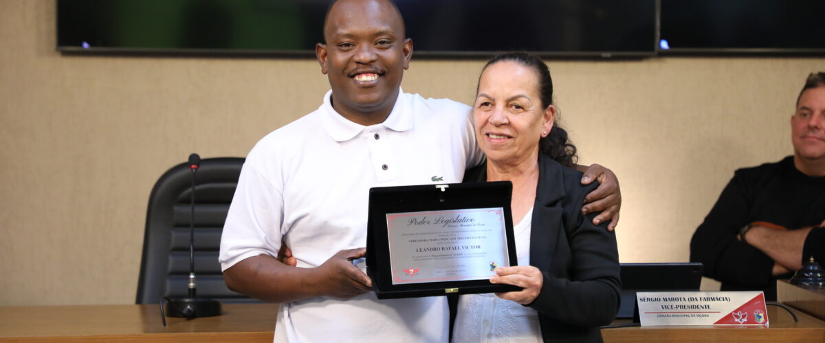 Câmara Municipal homenageia motoboy Leandro Rafael Vitor