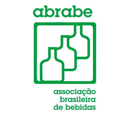 Workshop em Viçosa destaca combate à produção irregular de cachaça com participação da ABRABE