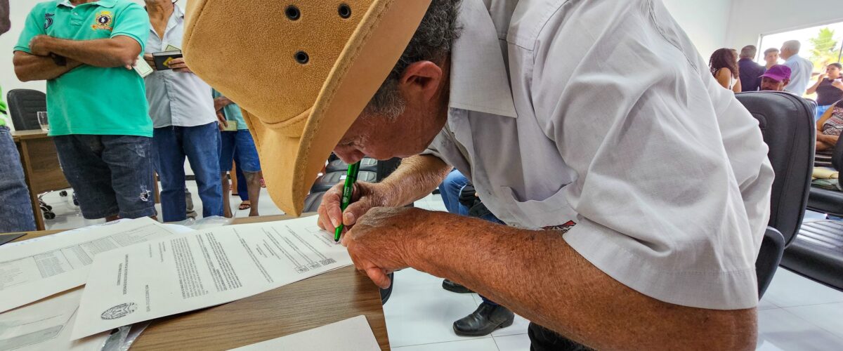 Regularização de propriedades de terra leva cidadania a mais de 200 produtores nesta semana
