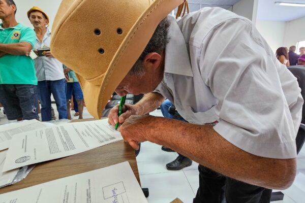 Regularização de propriedades de terra leva cidadania a mais de 200 produtores nesta semana