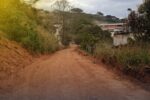 Prefeitura realiza limpeza e retirada de entulhos em trecho da antiga linha férrea em Viçosa