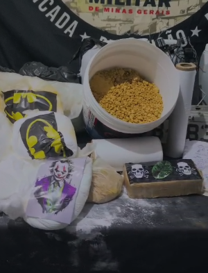 PM encontra laboratório de cocaína e crack em sítio na zona rural de Visconde do Rio Branco