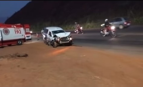 Engavetamento envolve vários veículos no trevo de acesso a Viçosa