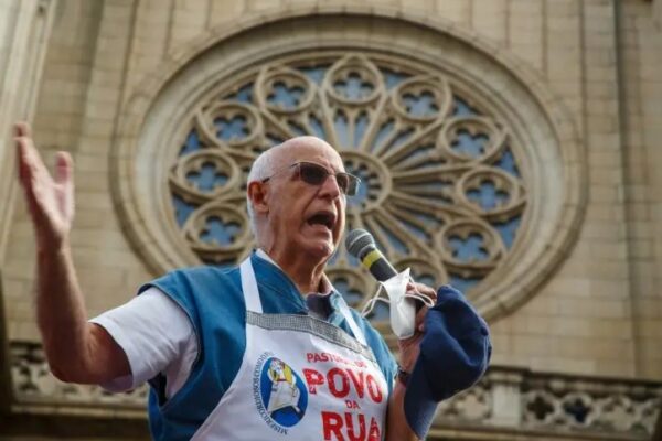 Muriaé realiza fórum sobre população em situação de rua com participação de padre Júlio Lancellotti
